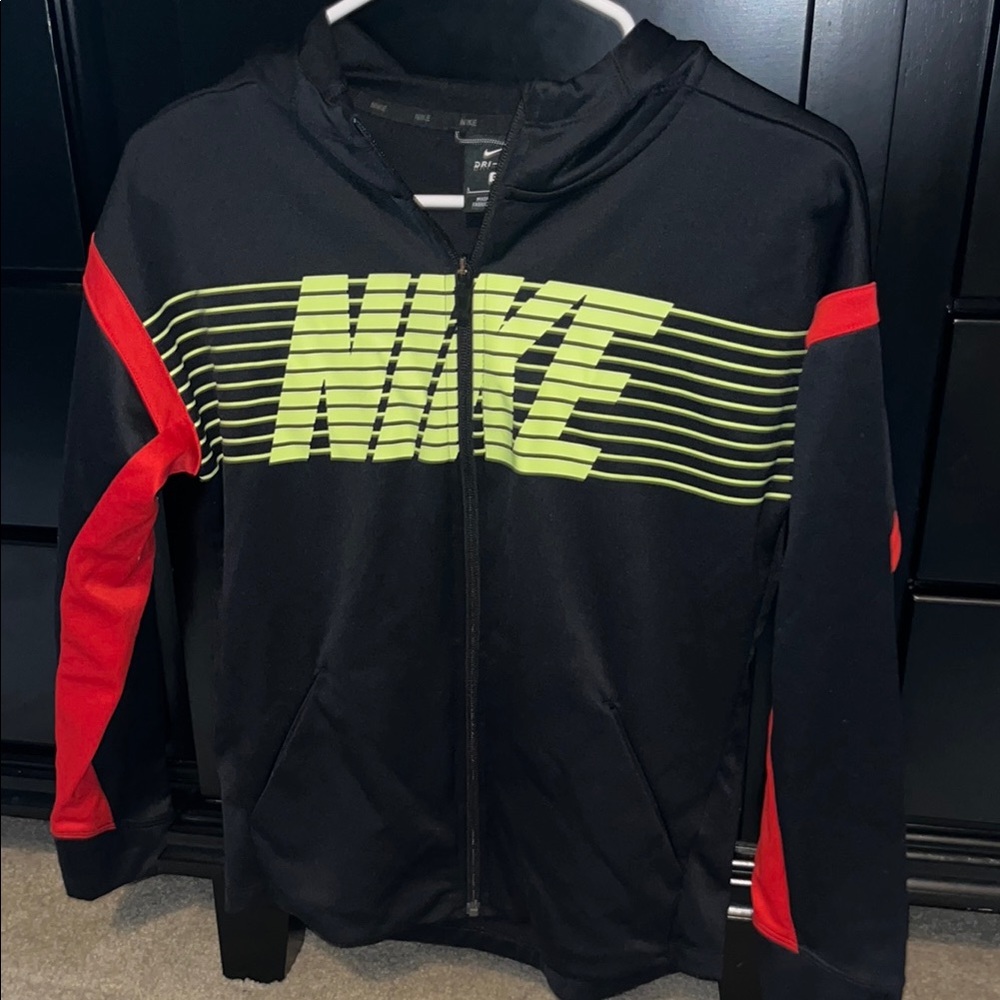 Boys Nike Black and Red Hoodie large 12